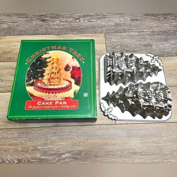 Nordic Ware Christmas Tree 3D Cast Aluminum Baking Pan new in box - Picture 1 of 11